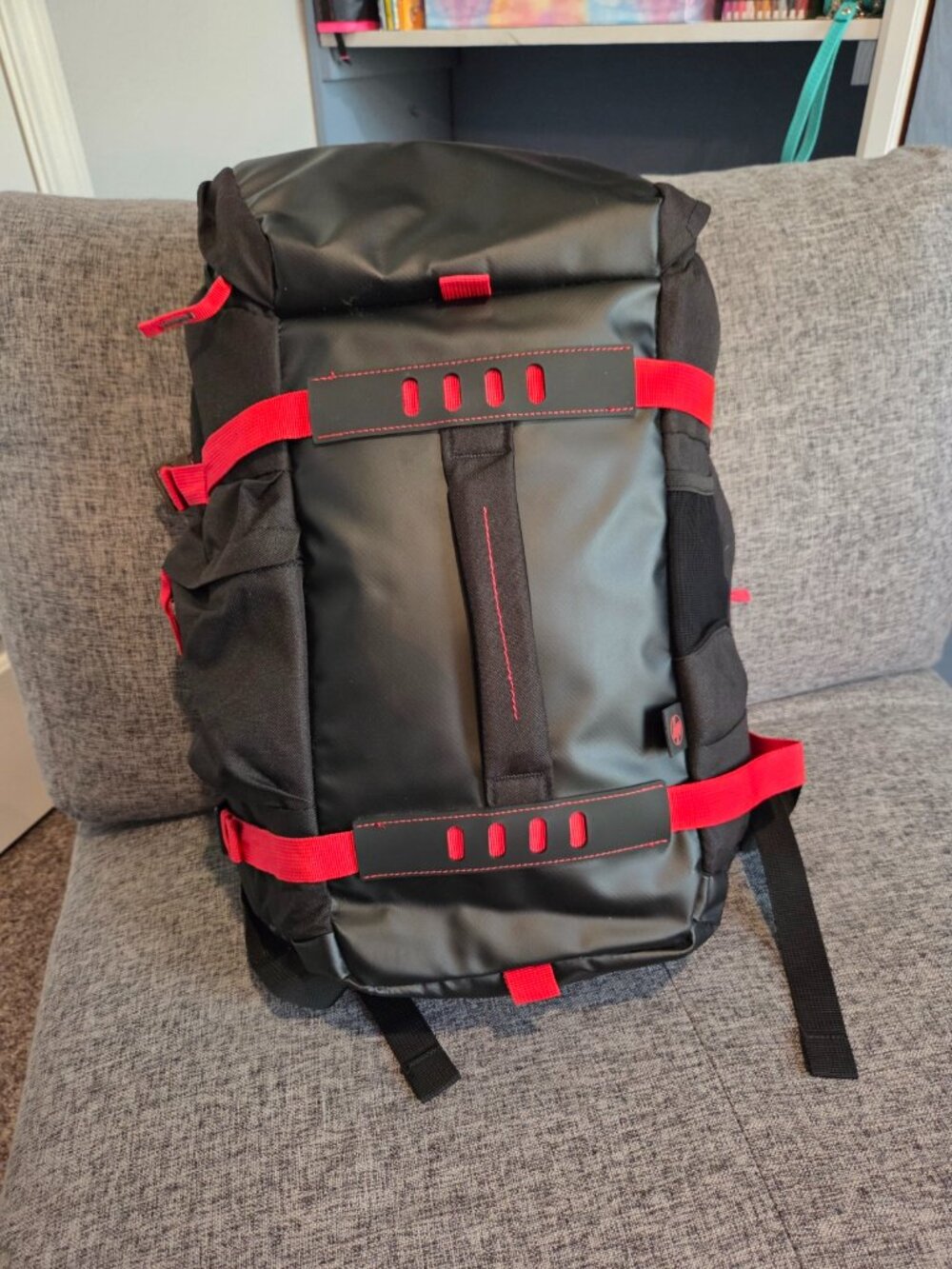 HP Odyssey 15.6-inch Laptop Backpack (Model: X0R83AA) in black and red
